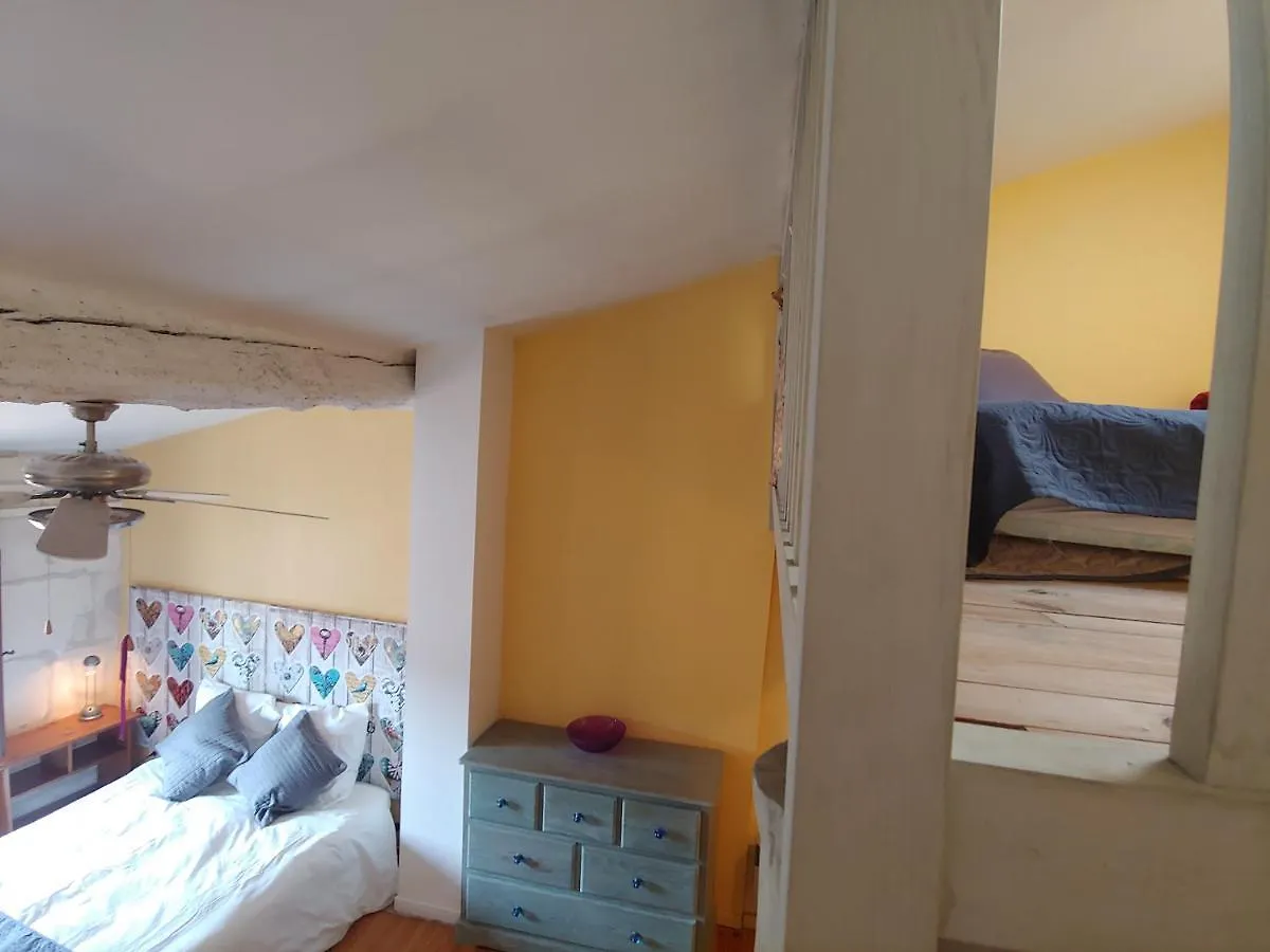 Charmante Maison Arlesienne A L'Ombre Des Arenes, De 2 A 5P Holiday home
