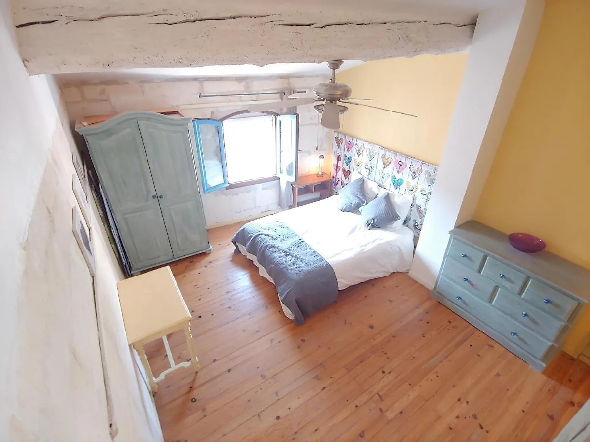 Holiday home Charmante Maison Arlesienne A L'Ombre Des Arenes, De 2 A 5P