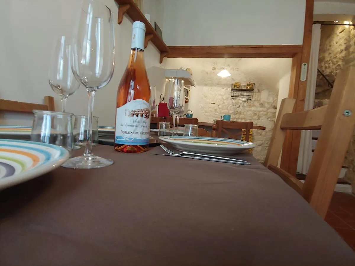 Holiday home Charmante Maison Arlesienne A L'Ombre Des Arenes, De 2 A 5P