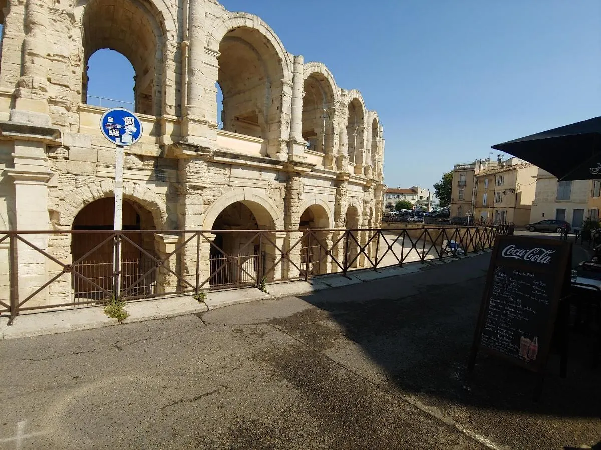 Charmante Maison Arlesienne A L'Ombre Des Arenes, De 2 A 5P Holiday home
