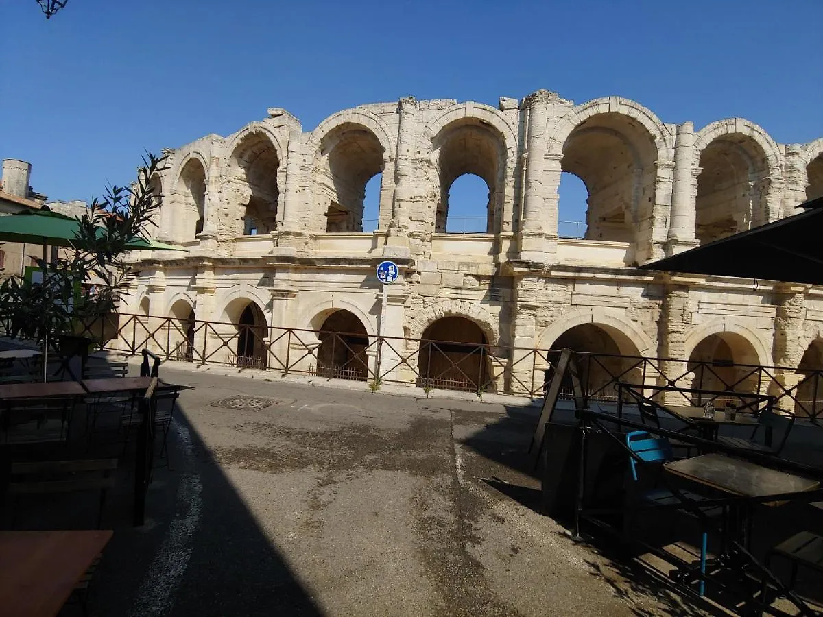 Charmante Maison Arlesienne A L'Ombre Des Arenes, De 2 A 5P Holiday home