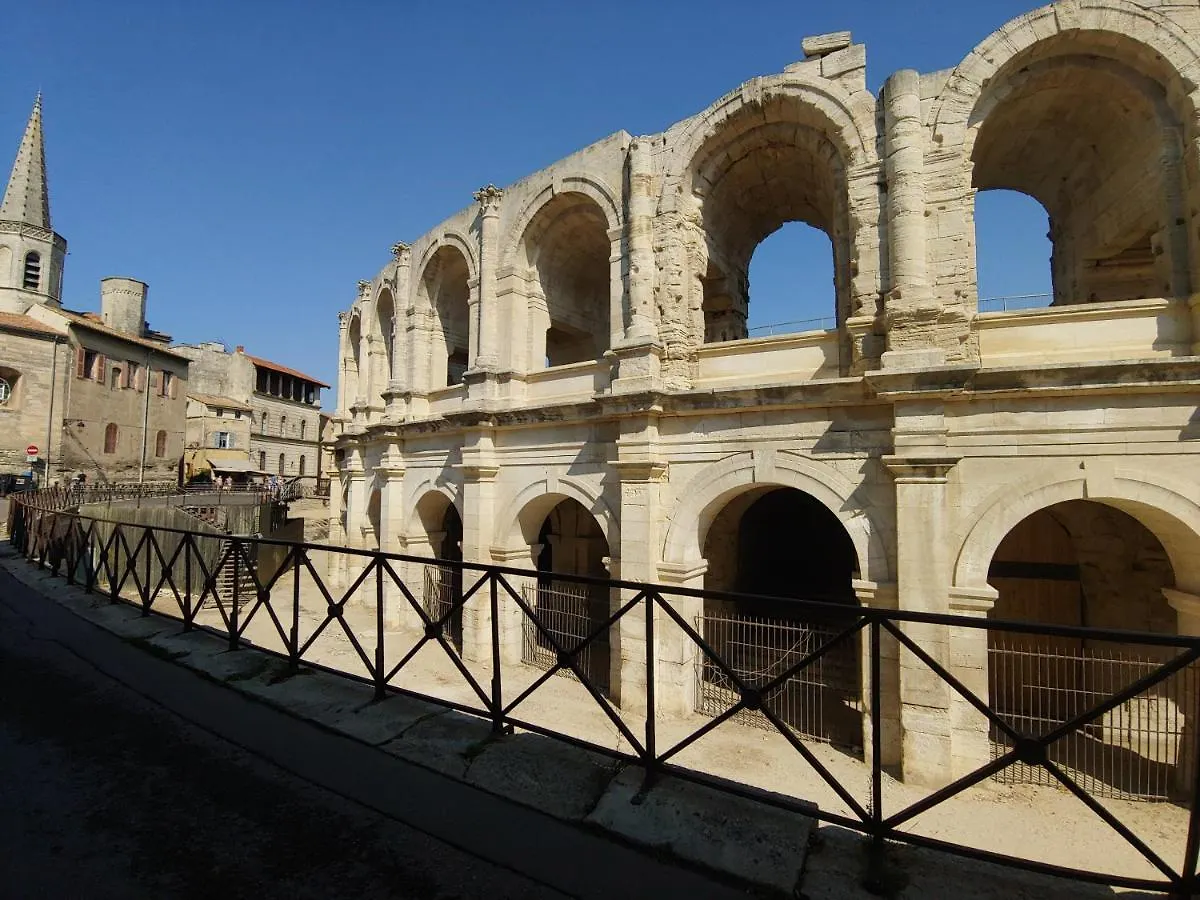 Charmante Maison Arlesienne A L'Ombre Des Arenes, De 2 A 5P Holiday home Arles