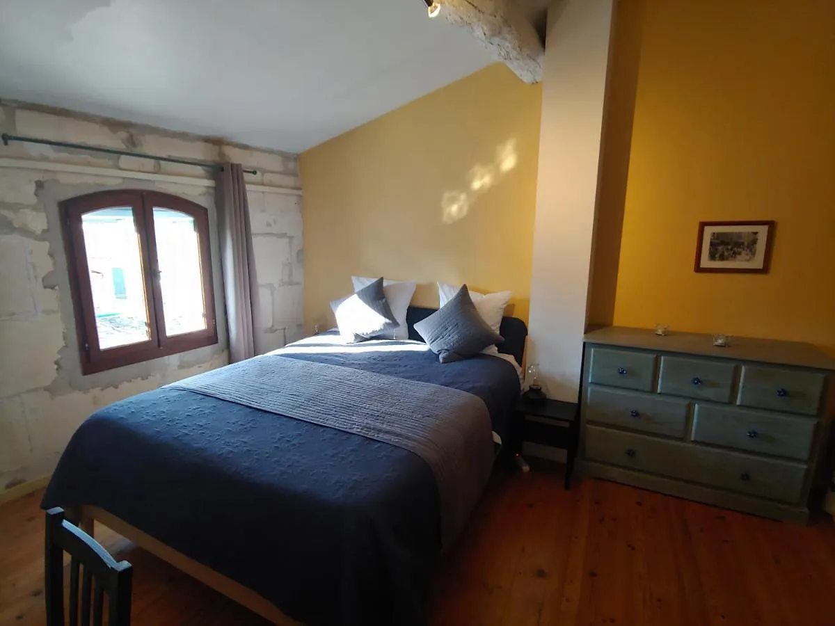 Holiday home Charmante Maison Arlesienne A L'Ombre Des Arenes, De 2 A 5P France