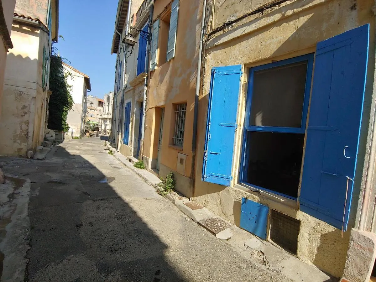 Holiday home Charmante Maison Arlesienne A L'Ombre Des Arenes, De 2 A 5P France