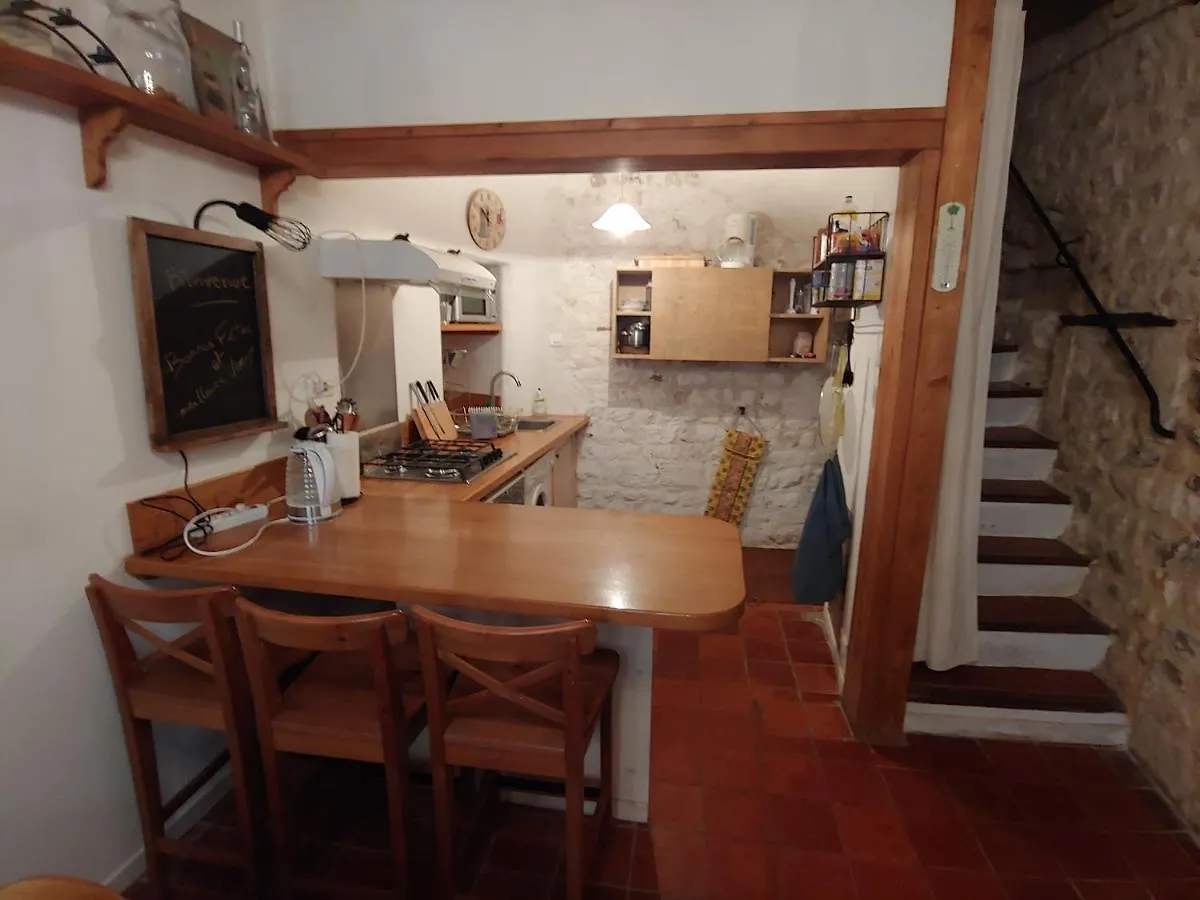 Holiday home Charmante Maison Arlesienne A L'Ombre Des Arenes, De 2 A 5P France
